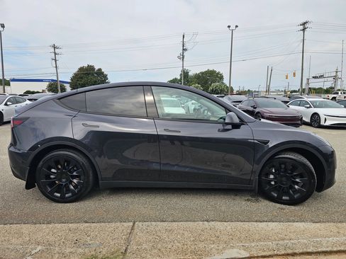 Used 2024 Tesla Model Y Long Range AWD/4WD image 6