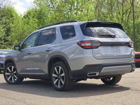 Used 2025 Honda Pilot Touring image 21