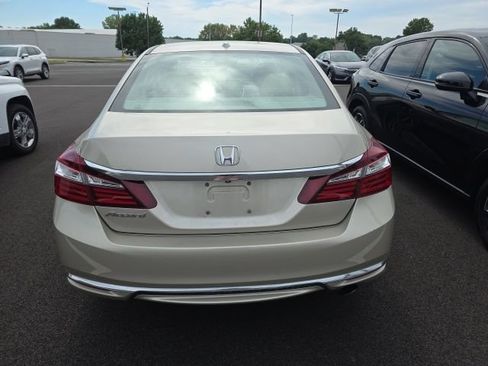 Used 2017 Honda Accord EX-L image 3