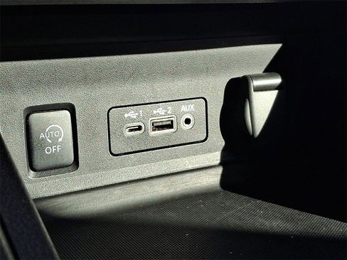 Used 2024 Nissan Sentra SV image 23