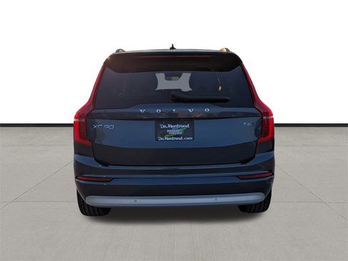 Used 2022 Volvo XC90 T6 Momentum w/ Advanced Package image 6