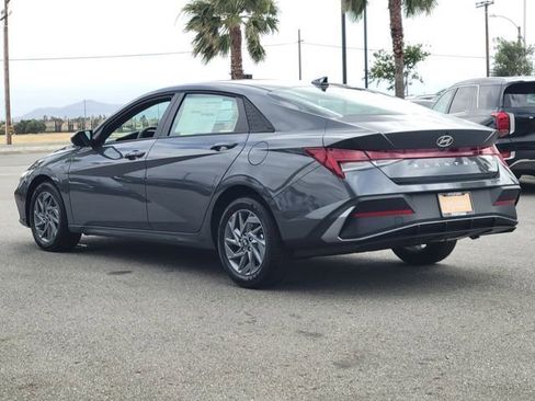 New 2026 Hyundai Elantra Hybrid FWD image 3