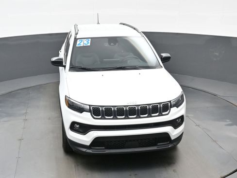 Used 2023 Jeep Compass Latitude image 41