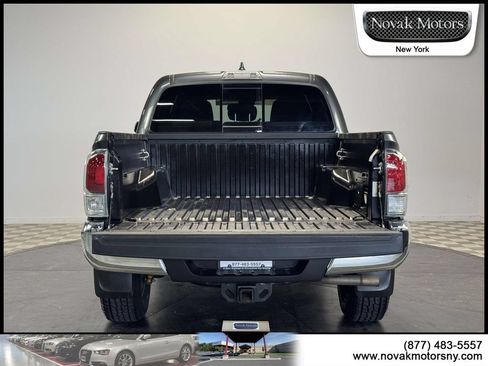 Used 2022 Toyota Tacoma TRD Off-Road AWD/4WD image 9