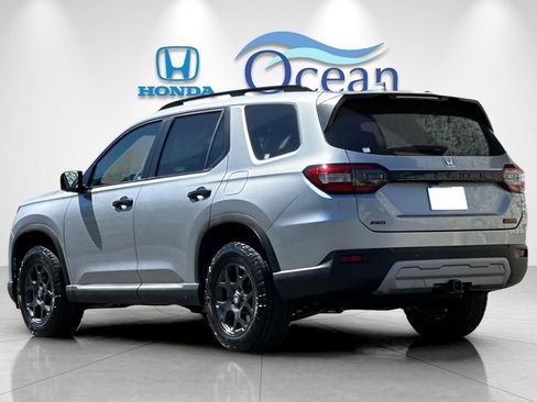New 2025 Honda Pilot TrailSport image 3