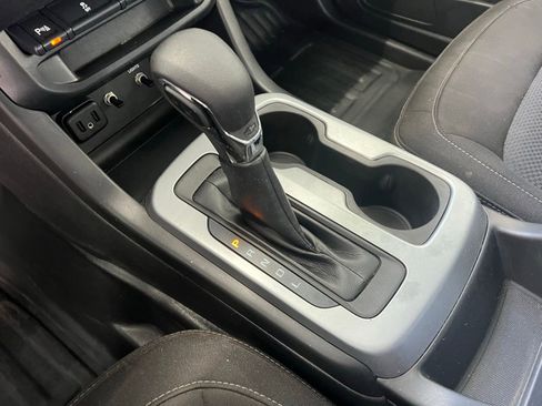 Used 2022 Chevrolet Colorado LT w/ Fleet Safety Package RWD image 10