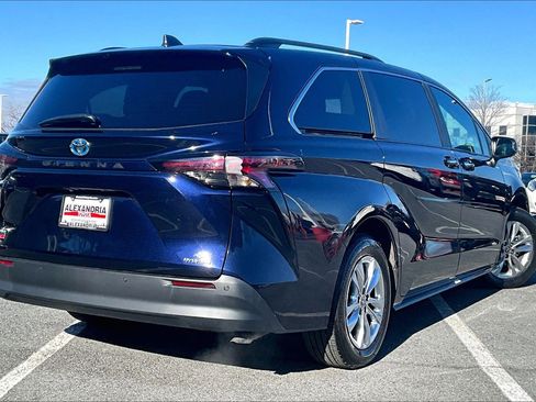 Used 2024 Toyota Sienna XLE image 12
