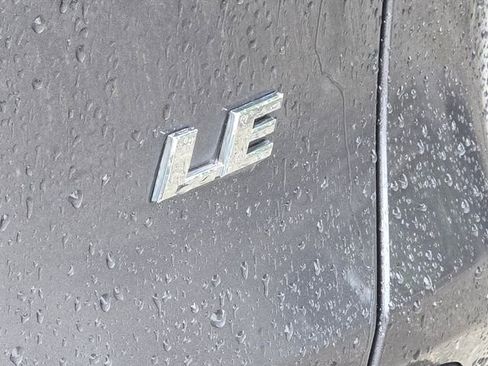 Used 2019 Toyota RAV4 LE FWD image 9