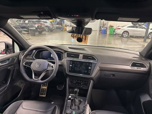 Used 2024 Volkswagen Tiguan SEL R-Line image 12