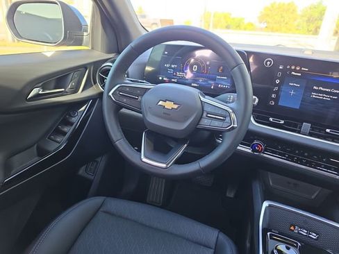 Used 2026 Chevrolet Equinox LT w/ Convenience Package II AWD/4WD image 9
