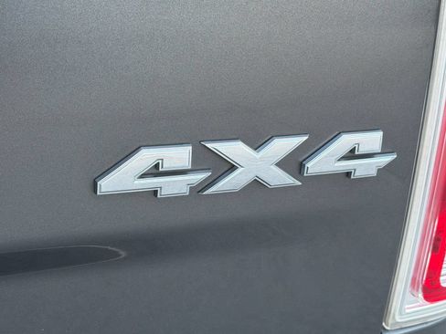 Used 2017 RAM 1500 Laramie w/ Convenience Group AWD/4WD image 12
