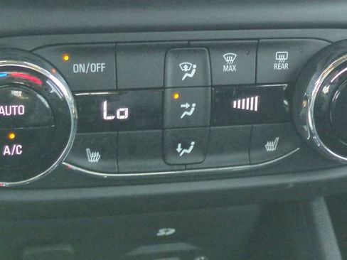 Used 2021 Chevrolet TrailBlazer RS w/ Sun and Liftgate Package image 28