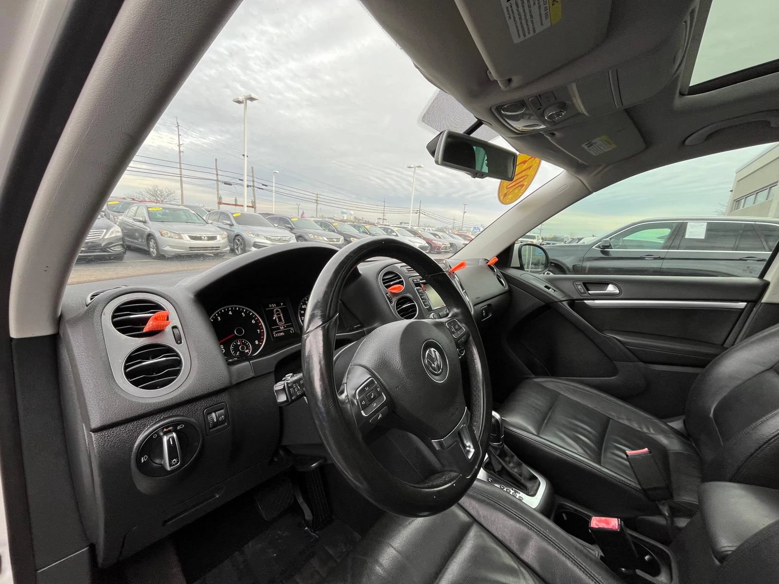 Used 2013 Volkswagen Tiguan SEL FWD image 22