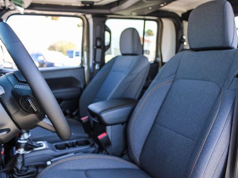 New 2026 Jeep Gladiator Sport AWD/4WD image 18