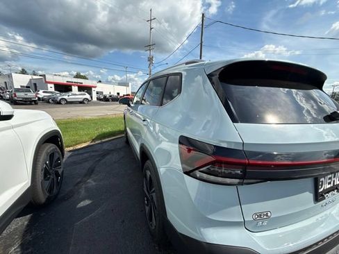 New 2026 Volkswagen Taos SE AWD/4WD image 12