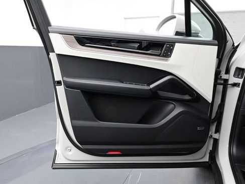 Certified 2025 Porsche Cayenne S AWD/4WD image 7