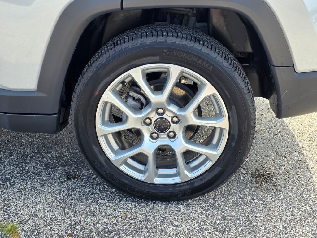 Used 2025 Jeep Compass Limited AWD/4WD image 11