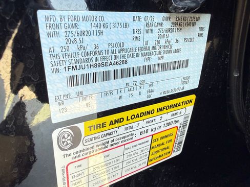 Used 2025 Ford Expedition Active RWD image 11