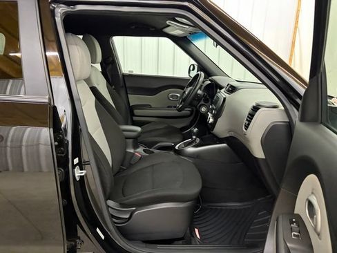 Used 2019 Kia Soul FWD image 23