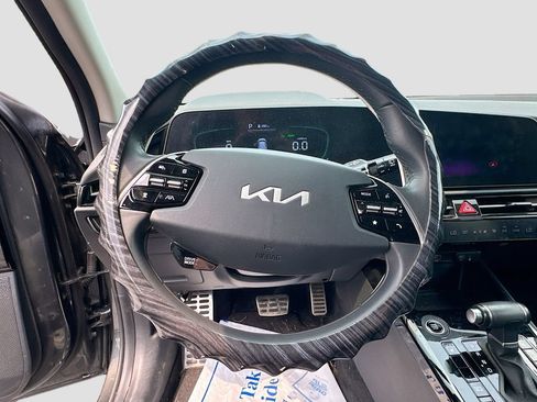 Certified 2023 Kia Niro EX Touring FWD image 13