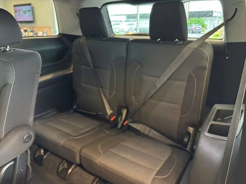 Used 2022 GMC Acadia SLE FWD image 27