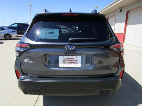 Used 2025 Subaru Forester Premium AWD/4WD image 4