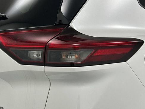 Used 2024 Nissan Rogue SL AWD/4WD image 24