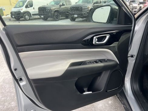 New 2026 Jeep Compass Limited image 18