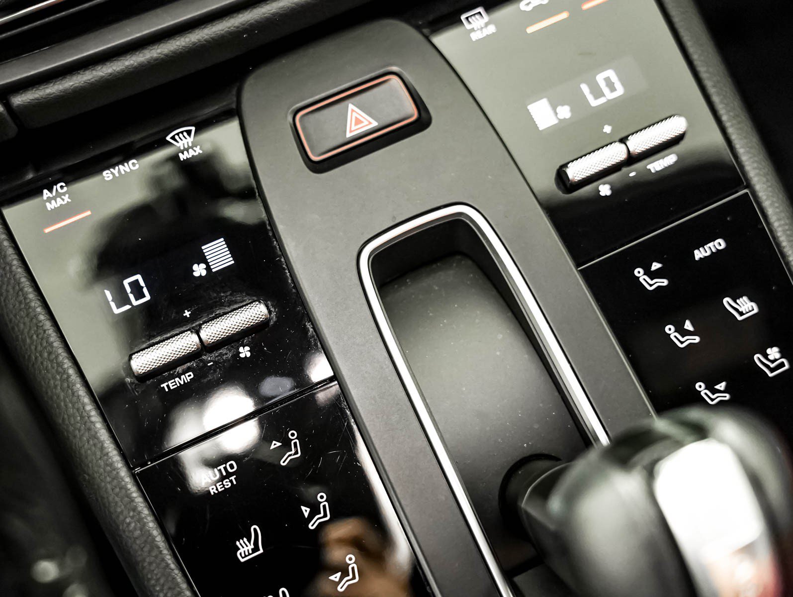 Certified 2023 Porsche Macan S AWD/4WD image 21