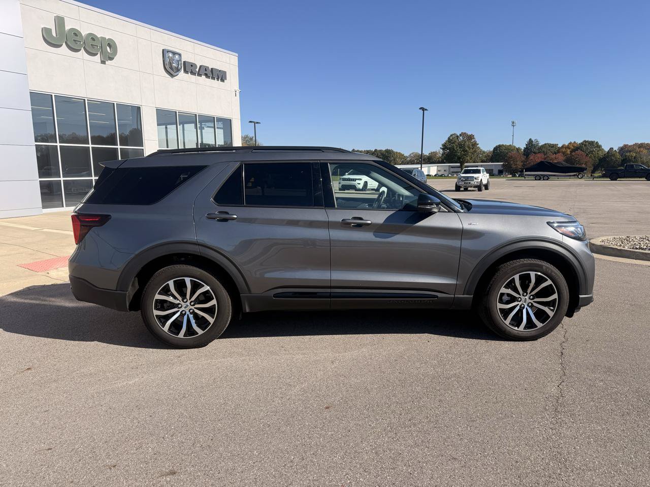 Used 2026 Ford Explorer ST-Line AWD/4WD image 2