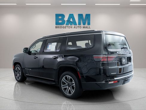 Used 2023 Jeep Wagoneer Series II AWD/4WD image 5