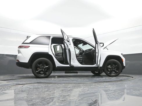 Used 2023 Jeep Grand Cherokee Altitude image 48