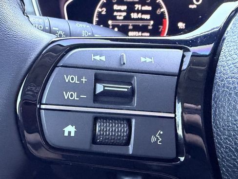 Used 2025 Honda Pilot Touring image 32