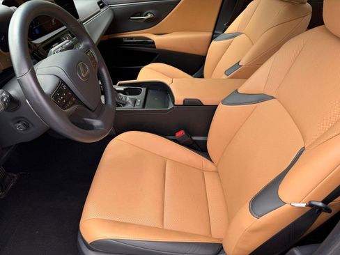 Certified 2025 Lexus ES 300h F Sport w/ Accessory Package (Z2) FWD image 5