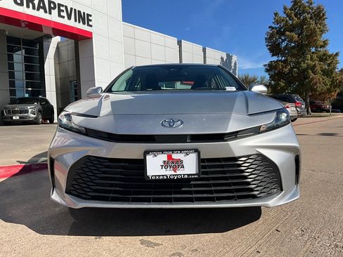 Used 2025 Toyota Camry LE image 4