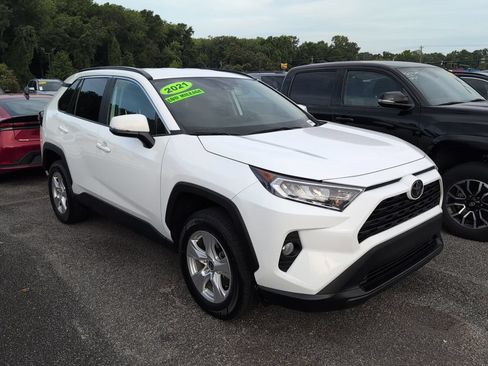 Used 2021 Toyota RAV4 XLE FWD image 1