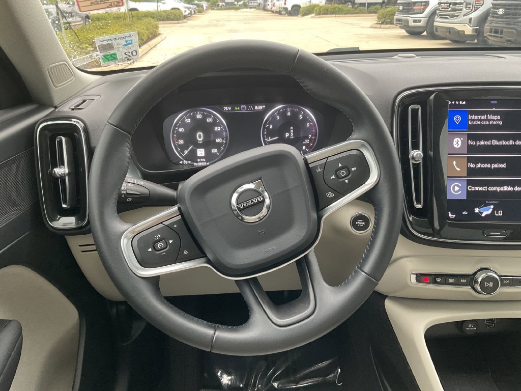 Used 2020 Volvo XC40 T4 Momentum FWD image 24