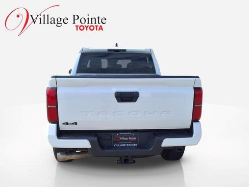 Used 2024 Toyota Tacoma TRD Off-Road AWD/4WD image 4