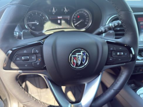 Used 2024 Buick Enclave Essence image 21