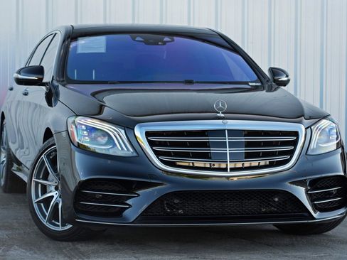 Used 2018 Mercedes-Benz S 560 Sedan w/ AMG Line Exterior image 2