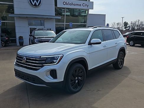 New 2026 Volkswagen Atlas SE FWD image 1