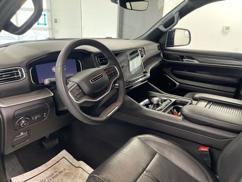 Used 2024 Jeep Wagoneer L Series II w/ Flexible Seating Group image 17