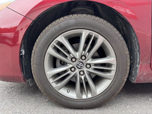Used 2015 Toyota Camry SE w/ Moonroof Package FWD image 10