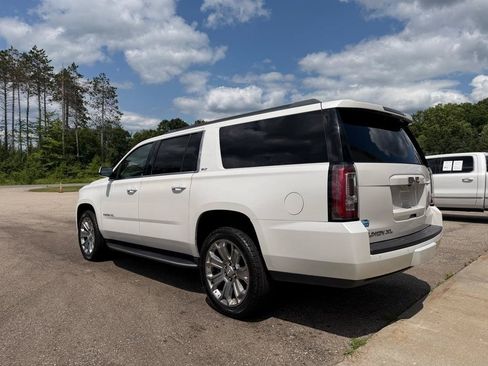 Used 2019 GMC Yukon XL SLT w/ HD Trailering Package AWD/4WD image 6