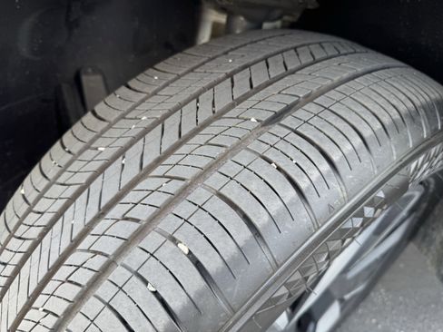 Used 2024 Volkswagen Atlas Cross Sport SE image 13