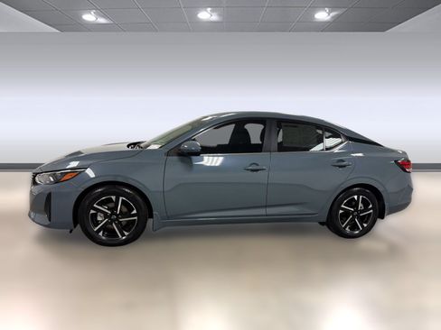 Used 2024 Nissan Sentra SV FWD image 2