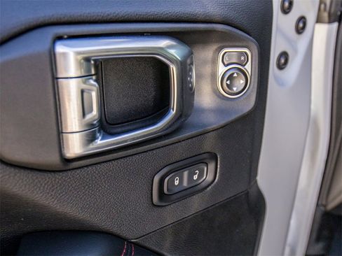 Used 2024 Jeep Wrangler Unlimited Rubicon image 31