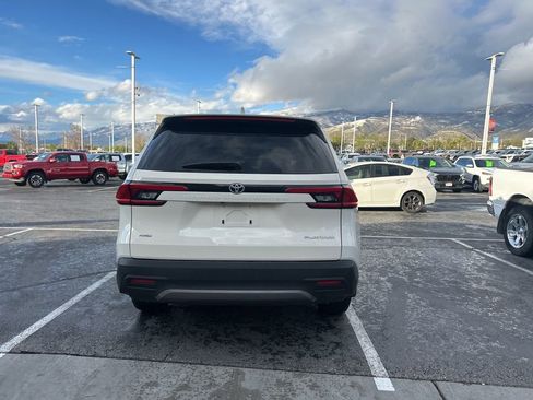 Used 2024 Toyota Grand Highlander AWD image 5