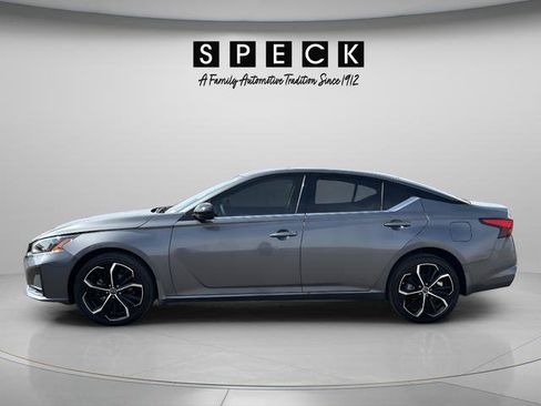 Used 2025 Nissan Altima 2.5 SR image 2