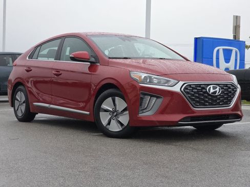 Used 2022 Hyundai Ioniq SE image 2